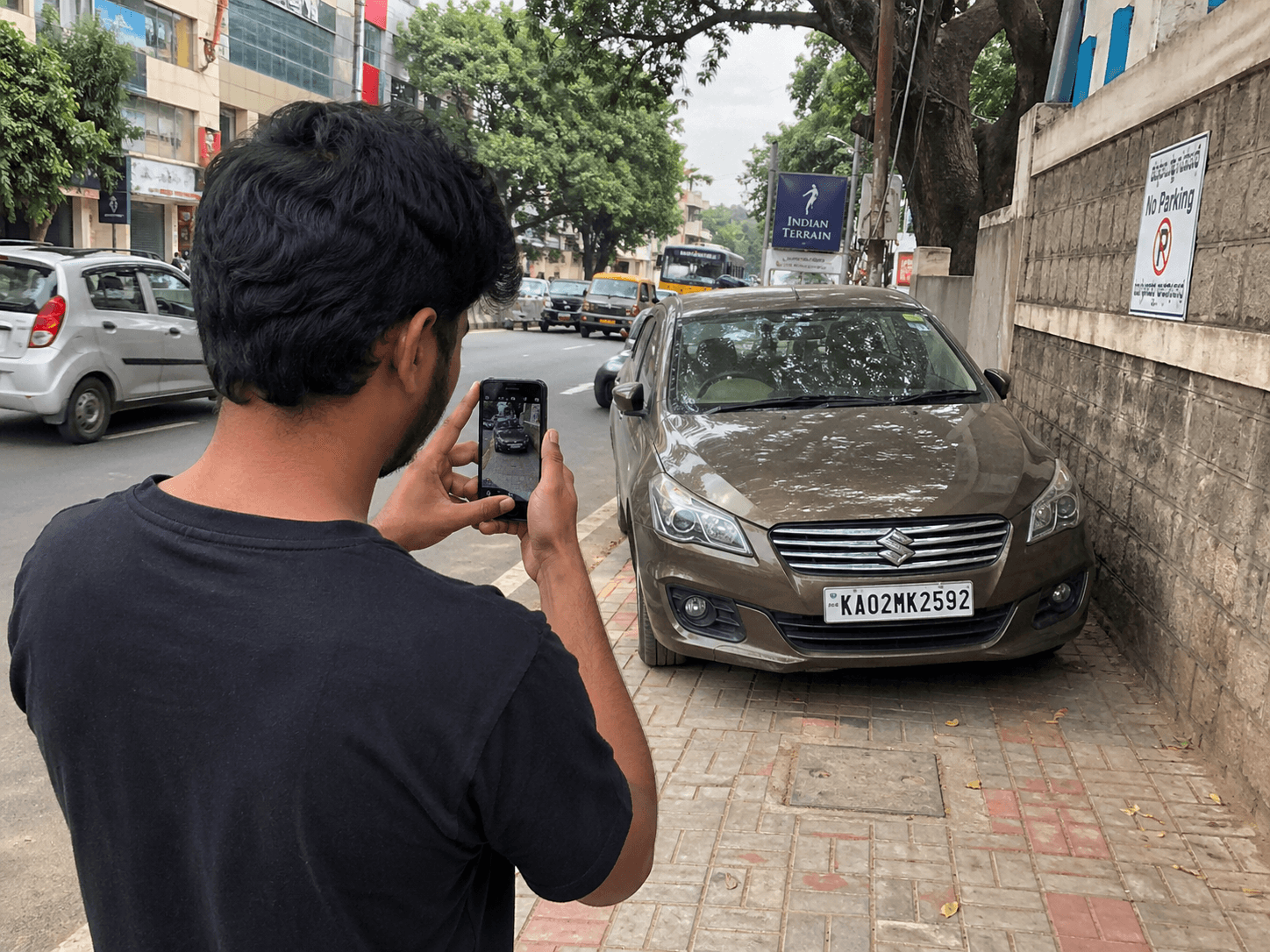 Citizen reporting a parking violation