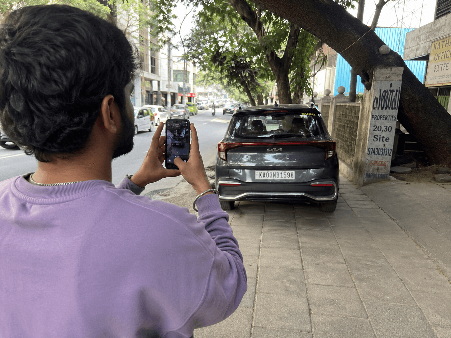 Citizen reporting a parking violation
